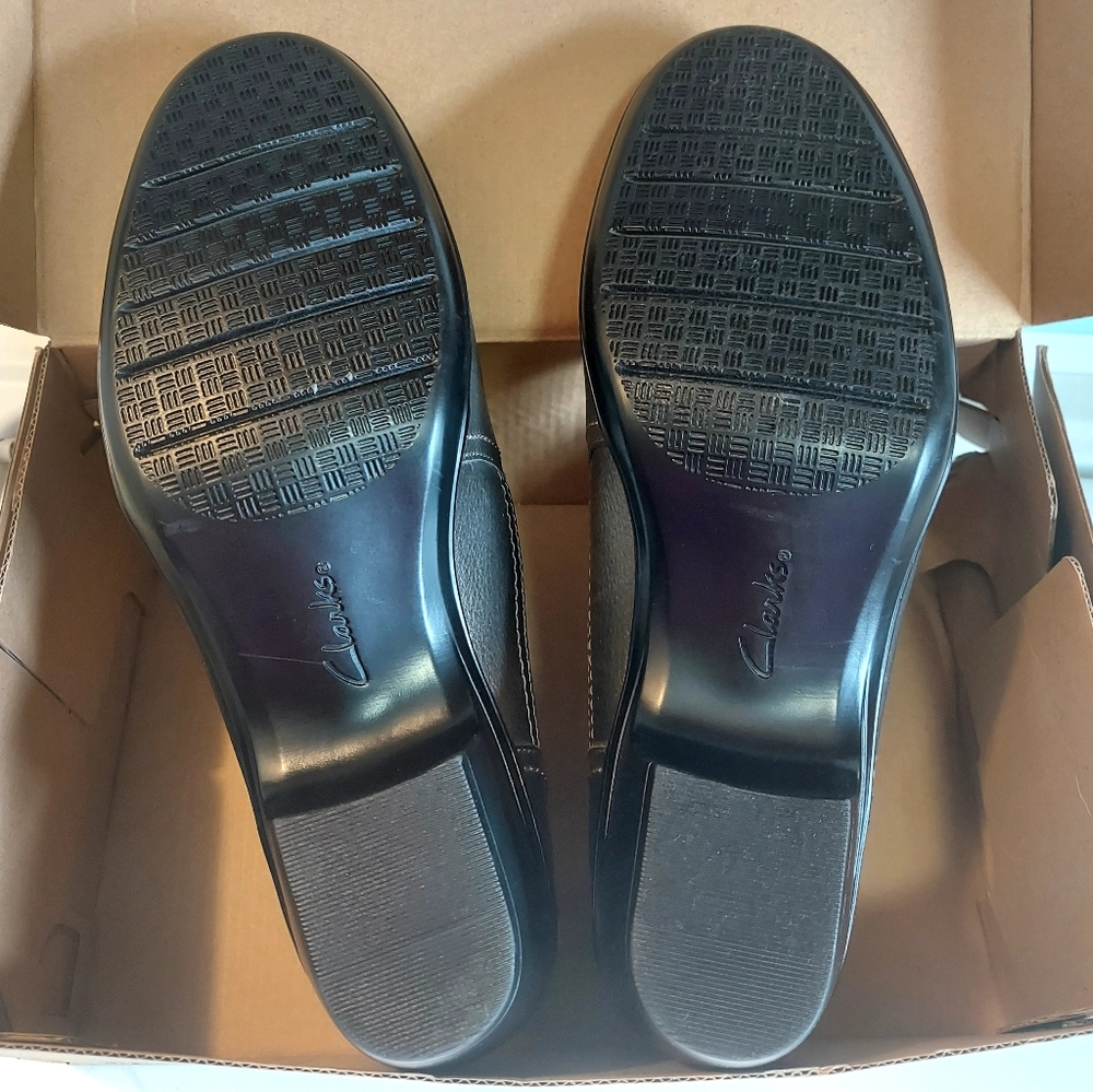 NWT Clarks Women's Emily Amelia Metallic Bronze Size 9 Wide - Picture 2 of 7